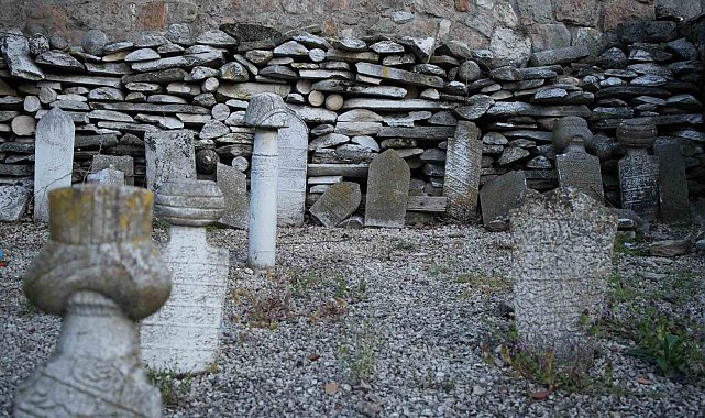 Edirne'de ecdadın kemikleri sızladı: Osmanlı mezarları yok oluyor