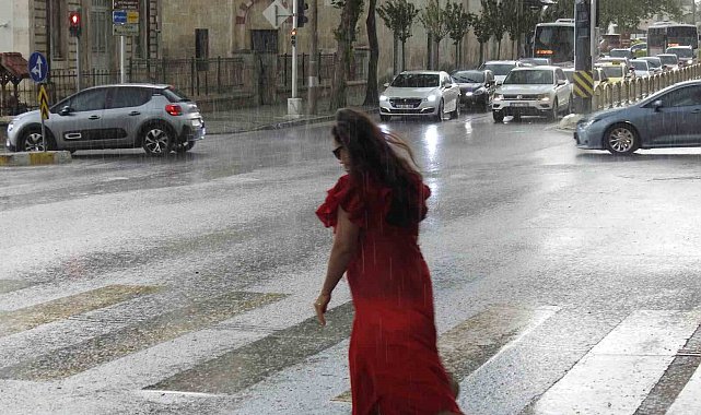 Edirne'de sağanak yağış etkili oldu