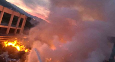 Edremit'te çöplük yangını büyümeden kontrol altına alındı