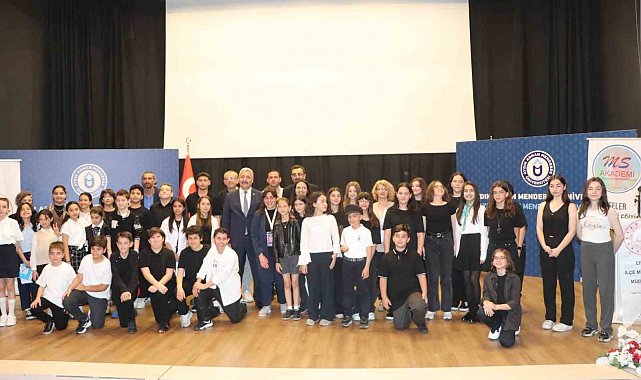 Efeler'de genç yetenekler sahne aldı