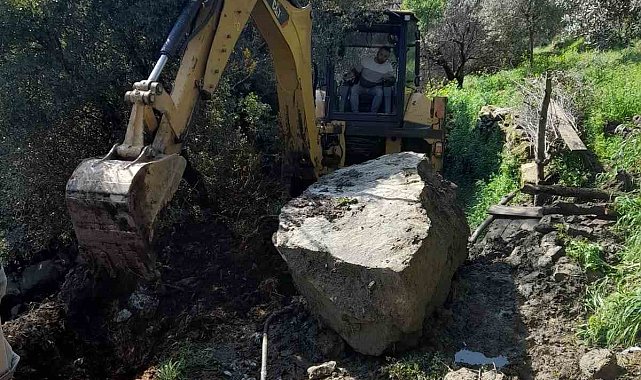Efeler'de kapanan yola hızlı müdahale