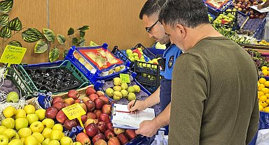 Efeler'de zabıta ekipleri manavlarda fiyat etiketlerini denetledi