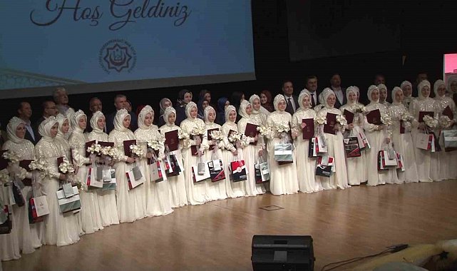 Eğitimini tamamlayan 37 hafızlık öğrencisi için Sancaktepe'de icazet merasimi düzenlendi