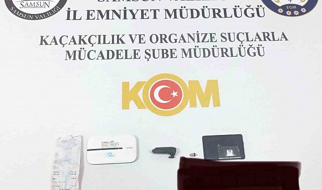 Ehliyet sınavına kopya düzeneğiyle girerken yakalandılar