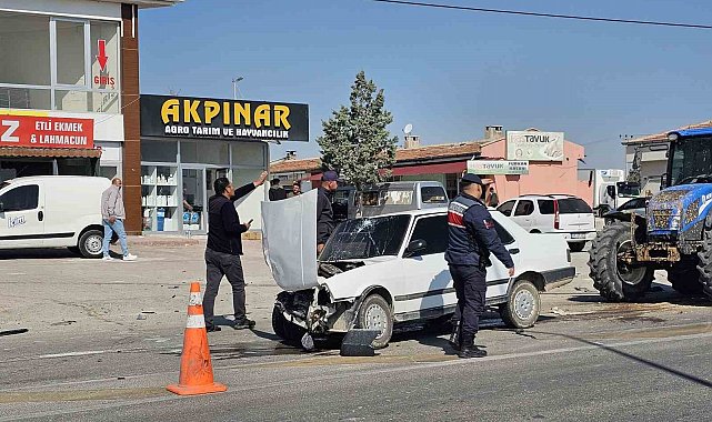 Ehliyetsiz sürücü kaza yaptı: 2 yaralı