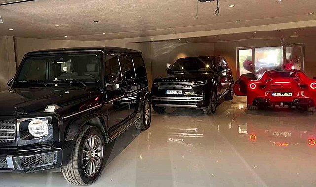 Ekrem İmamoğlu'na ait oldukları belirlenen lüks otomobiller otoparkta böyle görüntülendi
