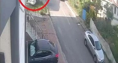 El freni boşalan midibüs apartmana çarparak durabildi