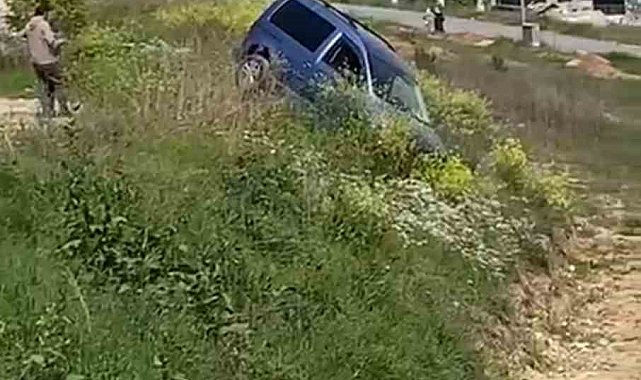 El freni çekilmeyi unutulan araç şarampole uçtu