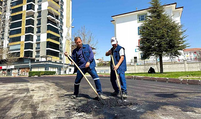 Elazığ'da asfaltlama çalışmaları sürüyor