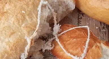 Elazığ'da ekmeğin içinden ip çıktı