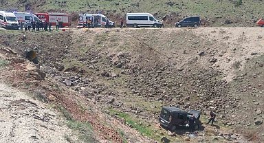 Elazığ'da hafif ticari araç şarampole yuvarlandı: 5 yaralı