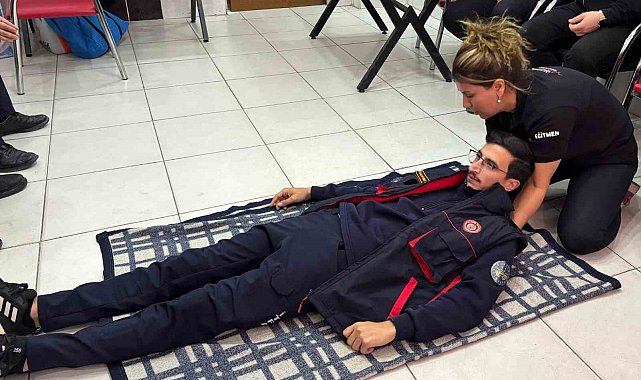 Elazığ'da itfaiye personeline ilk yardım eğitimi