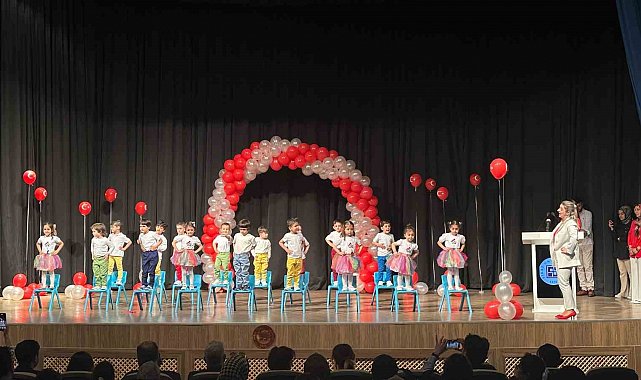 Elazığ'da miniklerin 23 Nisan gösteri alkış aldı