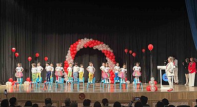 Elazığ'da miniklerin 23 Nisan gösteri alkış aldı