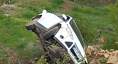 Elazığ'da otomobil yan yattı: 1 yaralı
