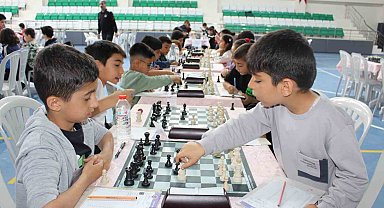 Elazığ'da satranç turnuvası büyük ilgi gördü