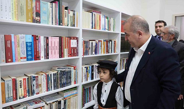 Elazığ'da şehit öğretmen Adnan Baydili'nin adı kütüphaneye verildi