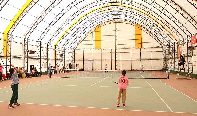 Elazığ'da tenis müsabakaları tamamlandı