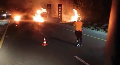 Elazığ'da tır alev alev yandı