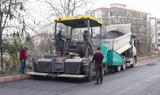 Elazığ'da yol yapım çalışmaları sürüyor