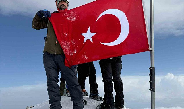 Elazığlı dağcı, karla kaplı Erciyes Dağı'nın zirvesine 13 saatte tırmandı