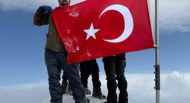 Elazığlı dağcı, karla kaplı Erciyes Dağı'nın zirvesine 13 saatte tırmandı