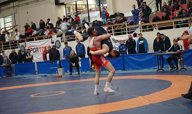 Elazığlı işitme engelli güreşçi 3. oldu