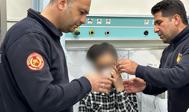 Elbise giyerken gözünü fermuara sıkıştırdı