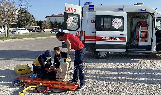Elektrikli motosikletten düşen genç yaralandı
