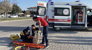Elektrikli motosikletten düşen genç yaralandı