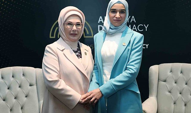 Emine Erdoğan, Suriye Cumhurbaşkanının eşi Latife El Durubi ile görüştü