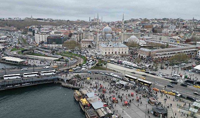 Eminönü'nde alışveriş yoğunluğu havadan görüntülendi