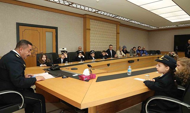 Emniyet Müdürü Arıbaş, çocuklarla kitap okudu