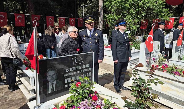 Emniyet Müdürü Turanlı, FETÖ'nün darbe gecesinde şehit düşen Alkan'ın mezarında: "O gece beraber savaştık"