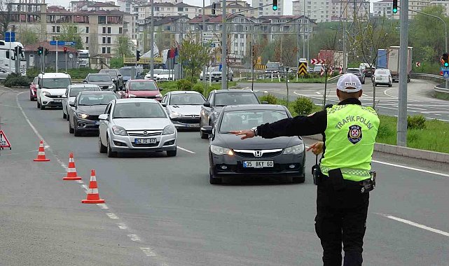 Emniyetten bayram dönüşüne geçen sürücülere bilgilendirme ve uyarı