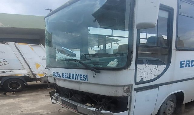 Erdek Belediyesi'ne ait araç çalındı, 7 araca çarptı