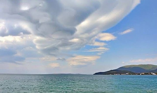 Erdek ve Adalar üzerindeki bulutlar ilgi çekti