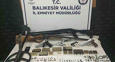 Erdek'te ruhsatsız silah ve tarihi eser operasyonu: 1 gözaltı