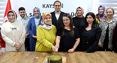 Erşan, Ebeler Haftası'nı kutladı