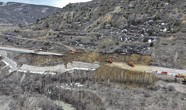 Erzincan - Kelkit yolu ağır tonajlı araçlar için trafiğe kapalı
