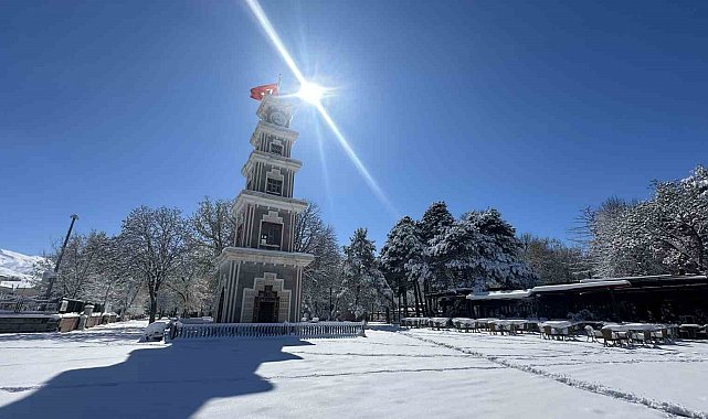 Erzincan nisan ayında güne karla uyandı
