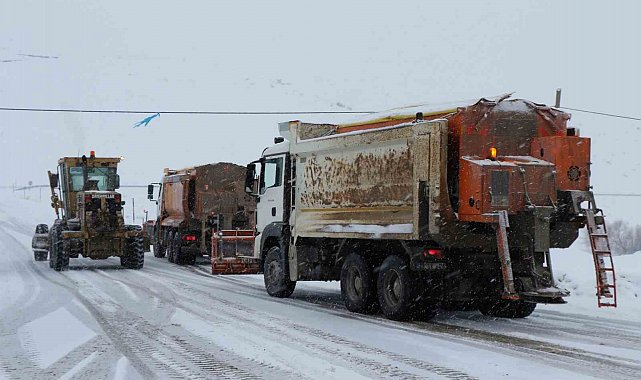Erzincan'ın yüksek kesimlerinde kar yağışı etkili oldu