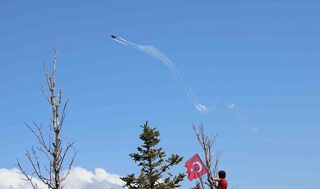 Erzurum'da SOLOTÜRK gösterisi nefes kesti