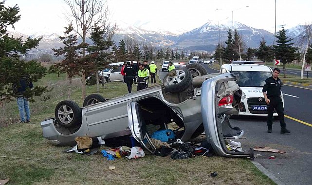Erzurum'da ters yöne giren cip otomobille çarpıştı: 2 yaralı