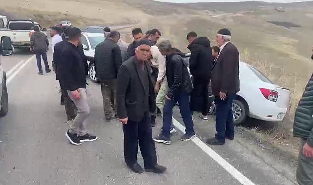 Erzurum'da viraja kontrolsüz giren otomobiller çarpıştı: 9 yaralı