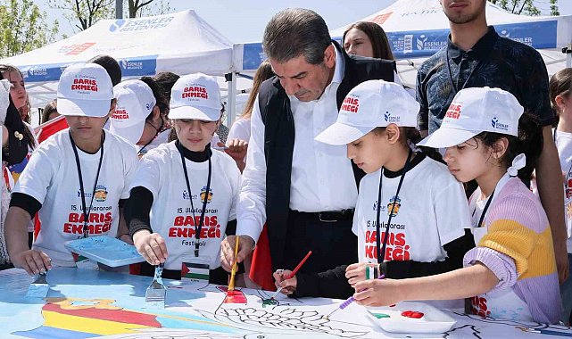 Esenler'de Barış Ekmeği Festivali renkli başladı