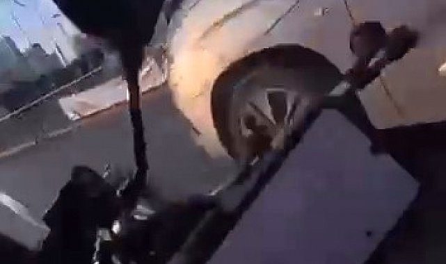 Esenyurt'ta motosiklet sürücüsünün ölümden döndüğü kaza kamerada