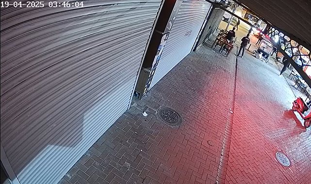 Eşini öldürüp, kızını da yaralayan adamın etkisiz hale getirildiği görüntüler ortaya çıktı