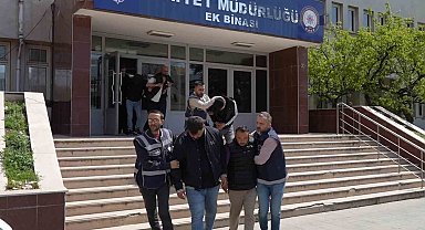 Eşinin telefonuna mesaj atan akrabasını sokak ortasında vurdu: 5 gözaltı