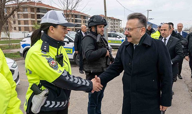 Eskişehir Valisi Hüseyin Aksoy Polis Uygulama Noktasını ziyaret etti